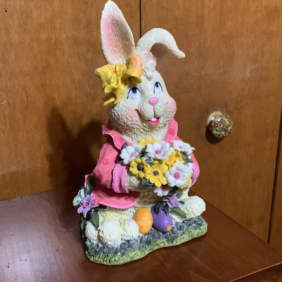 SPRING BUNNY BRINGING YOU A BUSHEL OF FLOWERS- Cute Mantel / Tabletop piece - Picture 8 of 10